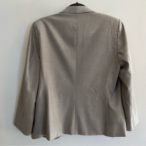 MaxMara beige Virgin Wool 2 button blazer - Picture 10 of 15